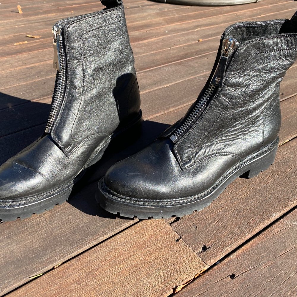 Frye Julie front zip black leather combat boot W8